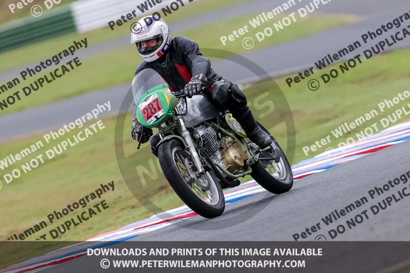 Vintage motorcycle club;eventdigitalimages;mallory park;mallory park trackday photographs;no limits trackdays;peter wileman photography;trackday digital images;trackday photos;vmcc festival 1000 bikes photographs